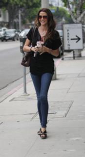 Shannon Elizabeth feet photo thumbnail