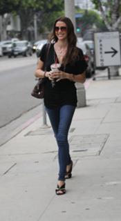 Shannon Elizabeth feet photo thumbnail