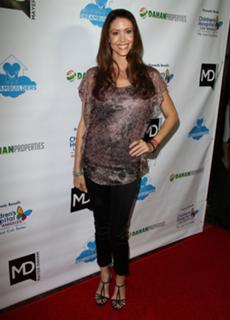 Shannon Elizabeth feet photo thumbnail