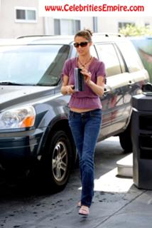 Shannon Elizabeth feet photo thumbnail