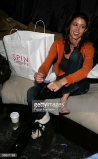 Shannon Elizabeth feet photo thumbnail