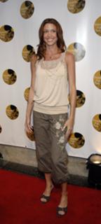 Shannon Elizabeth feet photo thumbnail