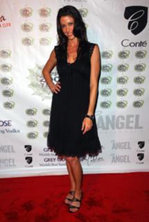Shannon Elizabeth feet photo thumbnail
