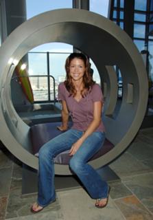 Shannon Elizabeth feet photo thumbnail