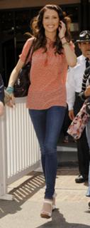 Shannon Elizabeth feet photo thumbnail