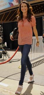 Shannon Elizabeth feet photo thumbnail