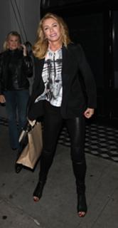 Shannon Tweed feet photo thumbnail