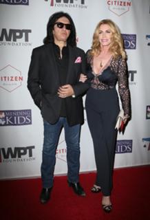 Shannon Tweed feet photo thumbnail