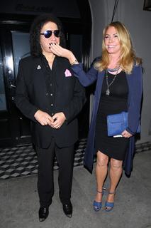 Shannon Tweed feet photo thumbnail