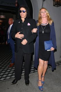 Shannon Tweed feet photo thumbnail