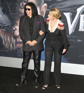 Shannon Tweed feet photo thumbnail