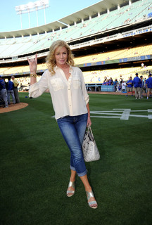 Shannon Tweed feet photo thumbnail