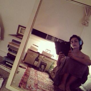 Shannyn Sossamon feet photo thumbnail