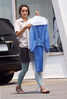 Shannyn Sossamon feet photo thumbnail