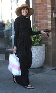 Shannyn Sossamon feet photo thumbnail