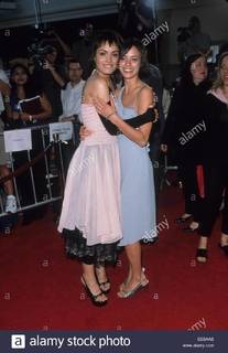 Shannyn Sossamon feet photo thumbnail