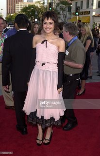 Shannyn Sossamon feet photo thumbnail