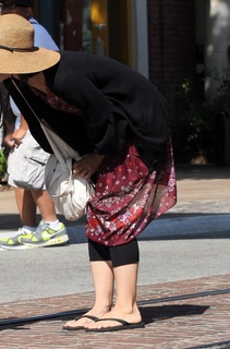 Shannyn Sossamon feet photo thumbnail