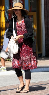 Shannyn Sossamon feet photo thumbnail