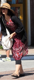 Shannyn Sossamon feet photo thumbnail