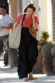 Shannyn Sossamon feet photo thumbnail