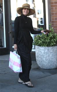 Shannyn Sossamon feet photo thumbnail