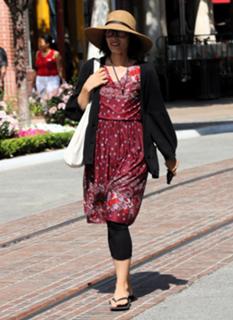 Shannyn Sossamon feet photo thumbnail