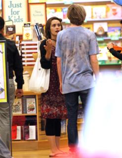 Shannyn Sossamon feet photo thumbnail