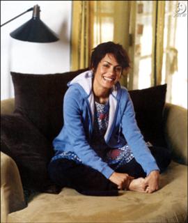 Shannyn Sossamon feet photo thumbnail