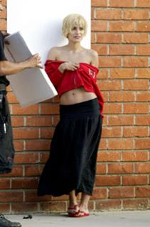 Shannyn Sossamon feet photo thumbnail