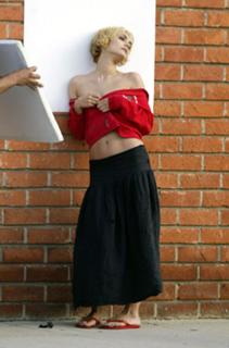 Shannyn Sossamon feet photo thumbnail