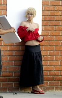 Shannyn Sossamon feet photo thumbnail