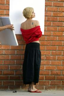 Shannyn Sossamon feet photo thumbnail