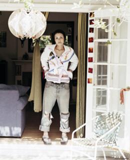 Shannyn Sossamon feet photo thumbnail