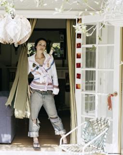 Shannyn Sossamon feet photo thumbnail