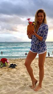 Shantel VanSanten feet photo thumbnail