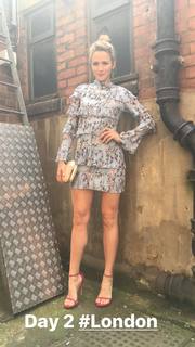 Shantel VanSanten feet photo thumbnail
