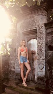 Shantel VanSanten feet photo thumbnail