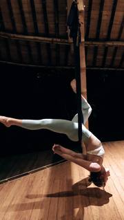 Shantel VanSanten feet photo thumbnail