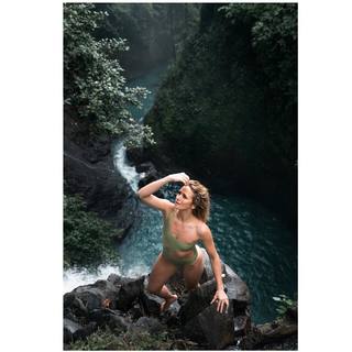 Shantel VanSanten feet photo thumbnail