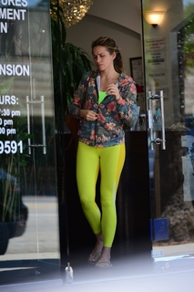 Shantel VanSanten feet photo thumbnail