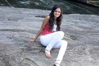 Shanvi Srivastava feet photo 11