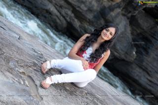 Shanvi Srivastava feet photo 11