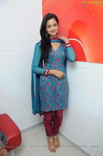 Shanvi Srivastava feet photo 2