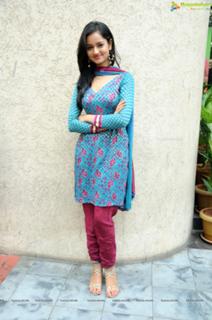 Shanvi Srivastava feet photo 18