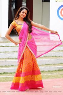 Shanvi Srivastava feet photo 1