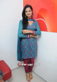 Shanvi Srivastava feet photo 9