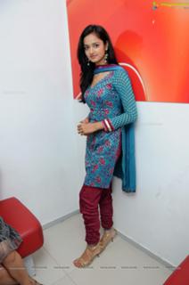 Shanvi Srivastava feet photo 9