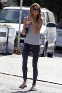 Sharni Vinson feet photo thumbnail
