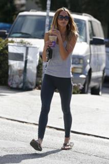 Sharni Vinson feet photo thumbnail